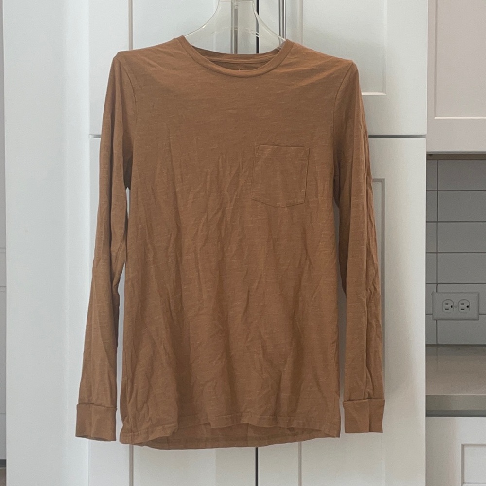 Long sleeve shirt with front pocket